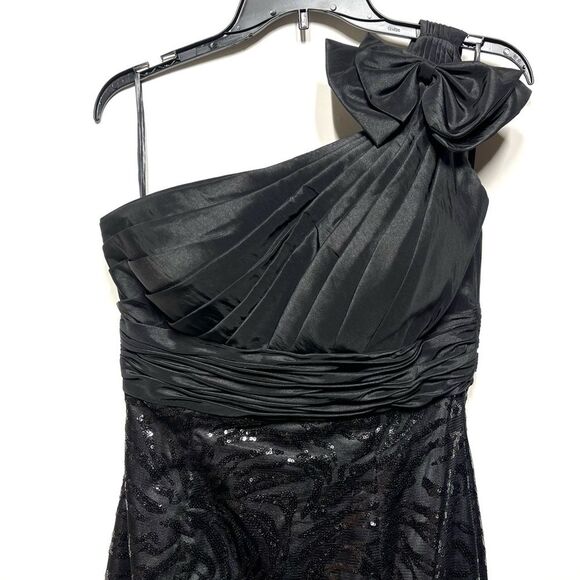 Tony Bowls One Shoulder Bow Sequins Fit and Flare Gown in Black 10 - Picture 6 of 15
